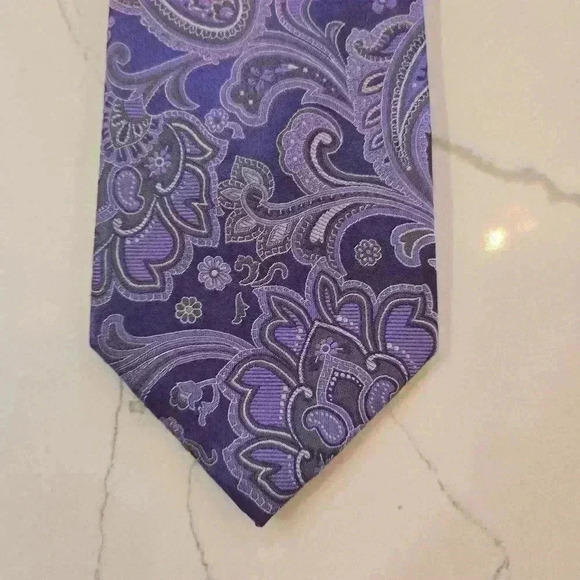Donald J. Trump Signiture Collection Gold Bar Paisley 100% Silk Tie Purple Mens - Picture 2 of 7
